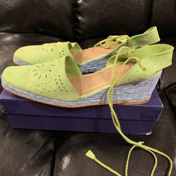 Stuart Weizmann Picadilly Menthol Suede Wedge - Picture 3 of 8